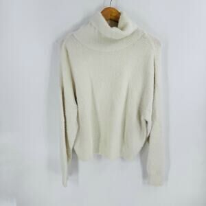 H&M Fuzzy Turtleneck Sweater Cream Soft Cozy Knit Long Sleeve Minimalist Size M